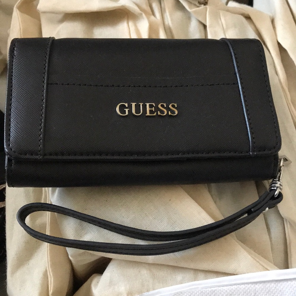 NWOT Guess Wristlet